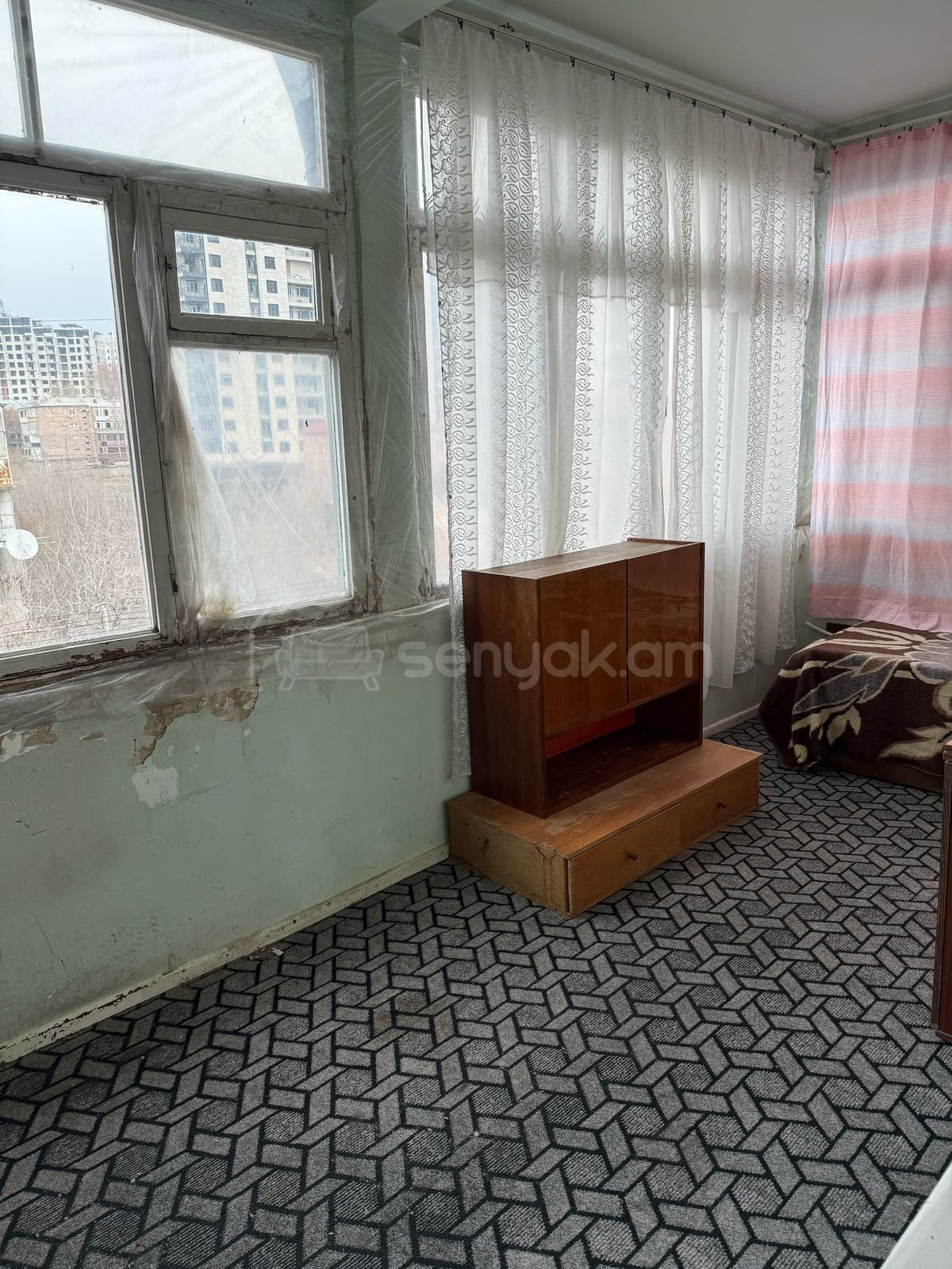 3 Սենյականոց Բնակարան Քարե Շենքում, 76քմ, 5/5 հարկ, Պետական Վիճակում
