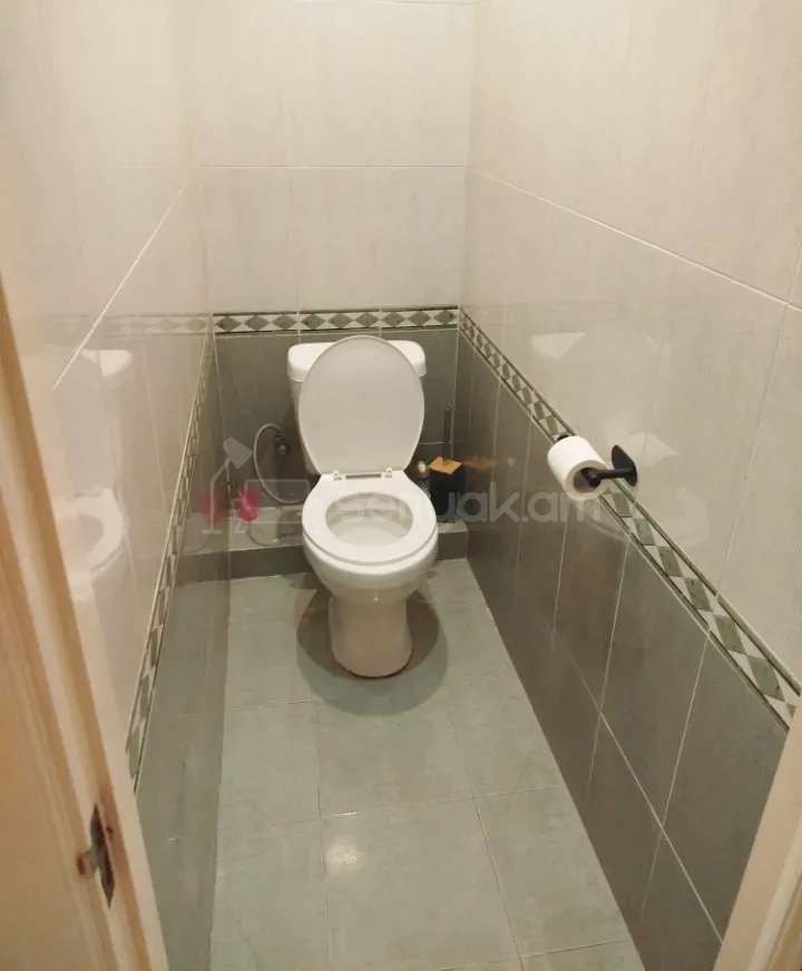 4 Սենյականոց Բնակարան Քարե Շենքում, 108քմ, 2/5 հարկ, Կապիտալ Վերանորոգված