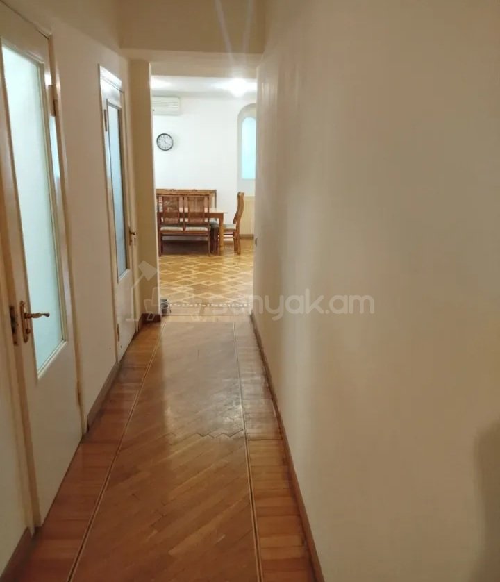 4 Սենյականոց Բնակարան Քարե Շենքում, 108քմ, 2/5 հարկ, Կապիտալ Վերանորոգված