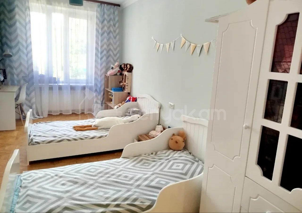 4 Սենյականոց Բնակարան Քարե Շենքում, 108քմ, 2/5 հարկ, Կապիտալ Վերանորոգված