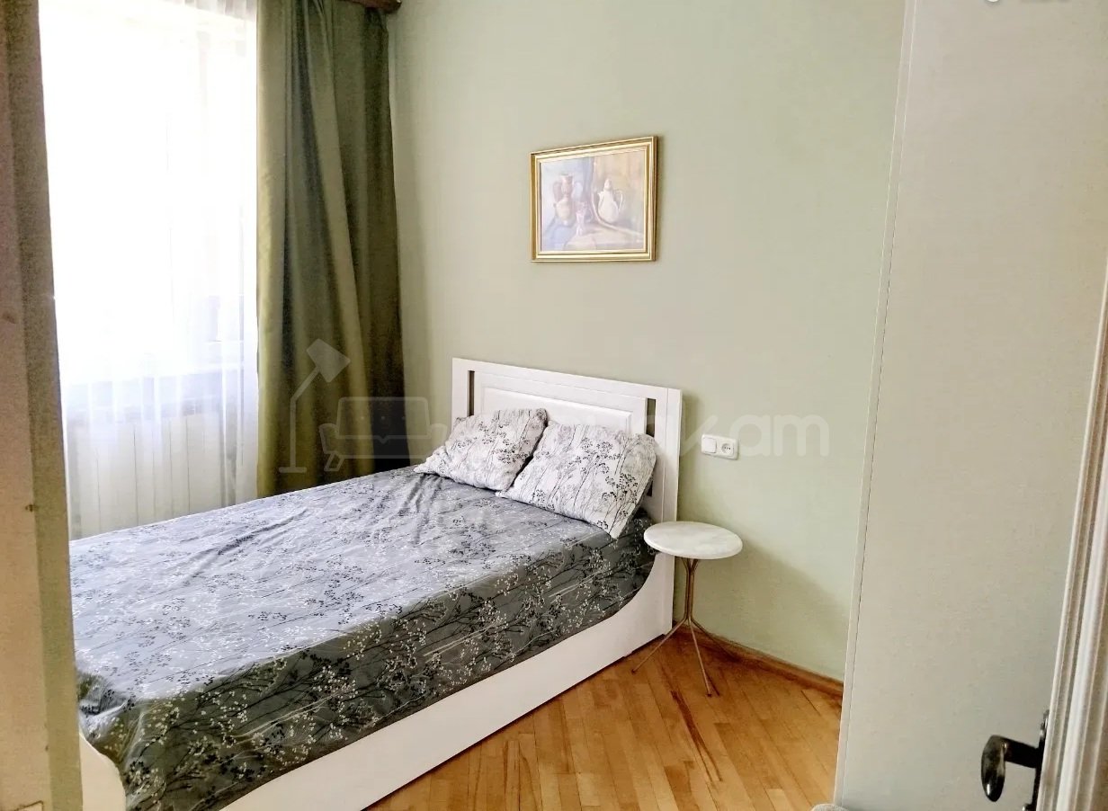 4 Սենյականոց Բնակարան Քարե Շենքում, 108քմ, 2/5 հարկ, Կապիտալ Վերանորոգված