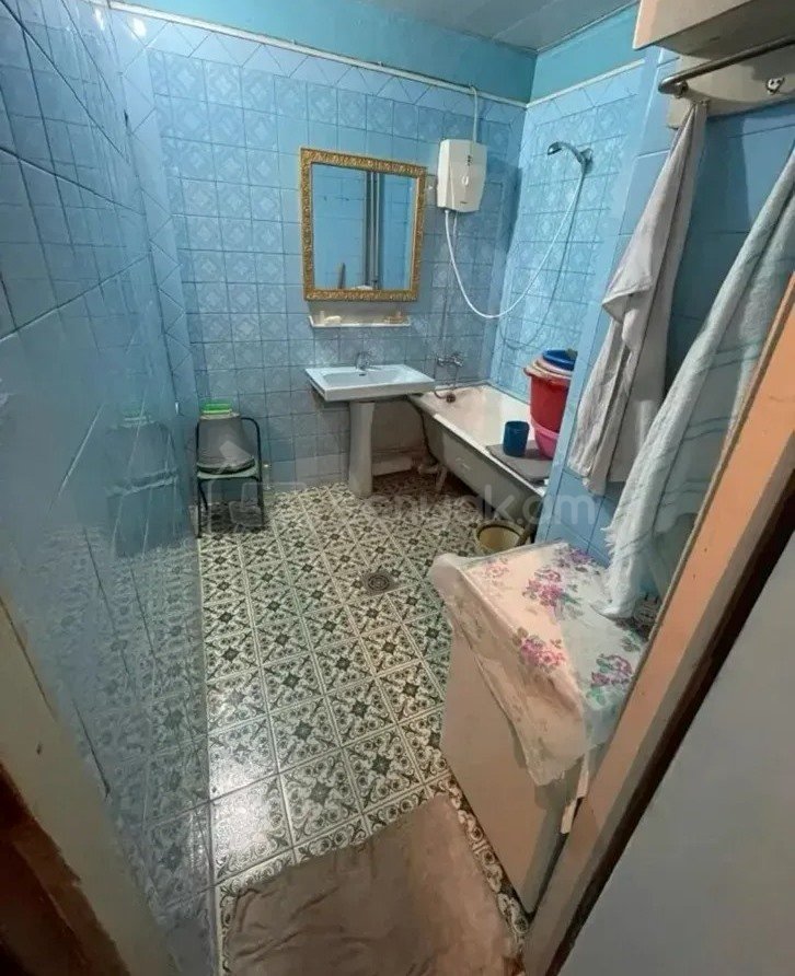 3 Սենյականոց Բնակարան Քարե Շենքում, 92քմ, 3/6 հարկ, Պետական Վիճակում