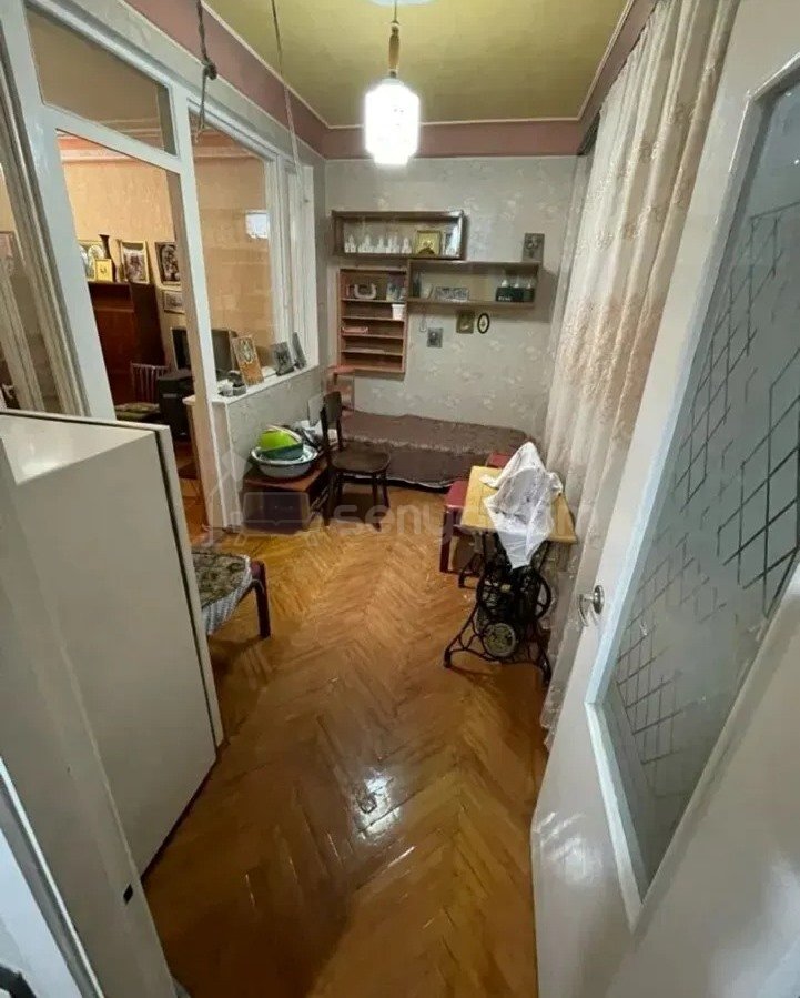 3 Սենյականոց Բնակարան Քարե Շենքում, 92քմ, 3/6 հարկ, Պետական Վիճակում