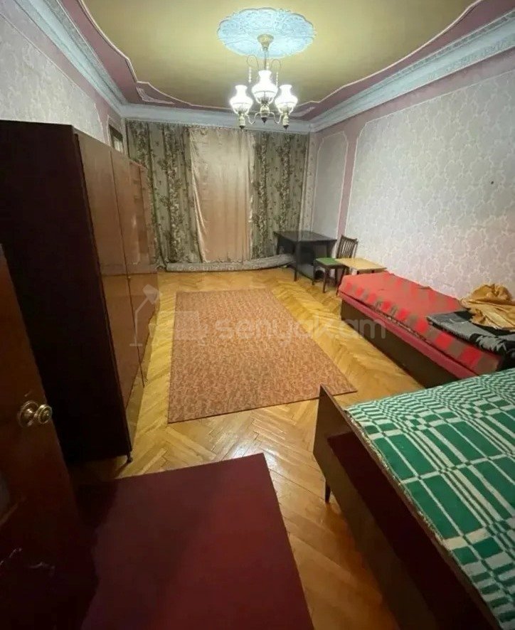 3 Սենյականոց Բնակարան Քարե Շենքում, 92քմ, 3/6 հարկ, Պետական Վիճակում