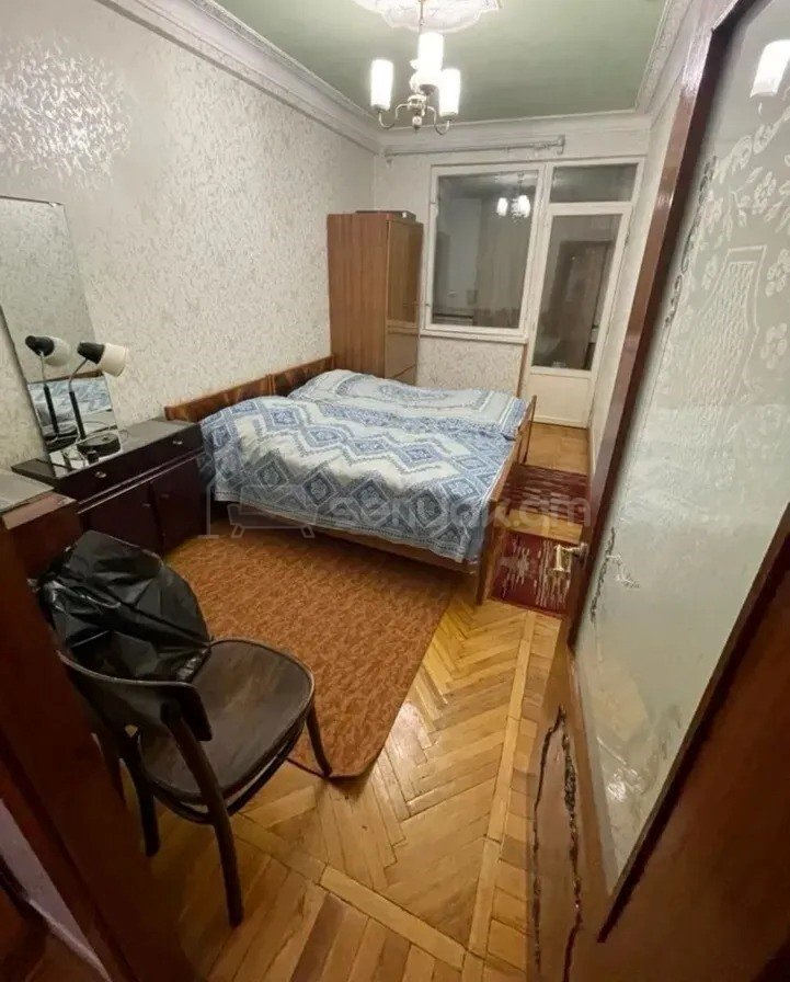 3 Սենյականոց Բնակարան Քարե Շենքում, 92քմ, 3/6 հարկ, Պետական Վիճակում