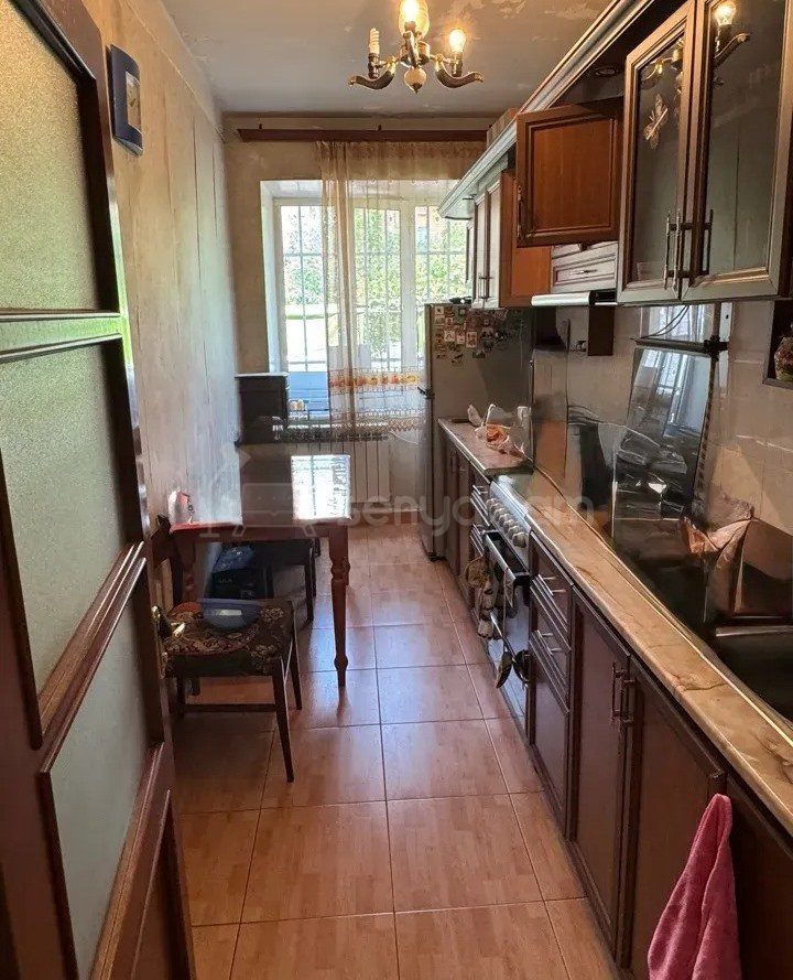 4 Սենյականոց Բնակարան Քարե Շենքում, 76քմ, 2/5 հարկ, Կապիտալ Վերանորոգված