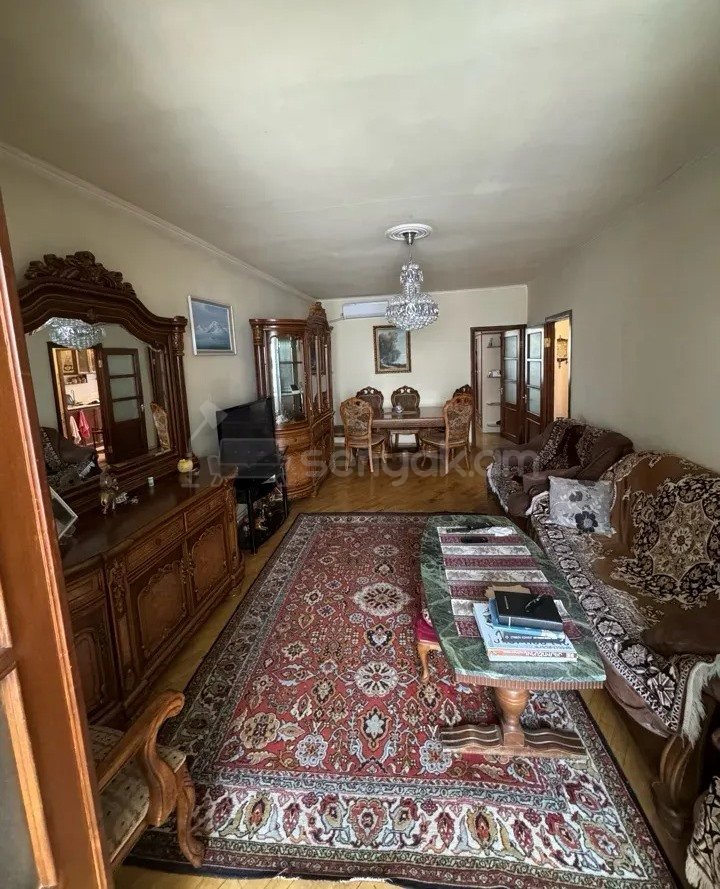 4 Սենյականոց Բնակարան Քարե Շենքում, 76քմ, 2/5 հարկ, Կապիտալ Վերանորոգված