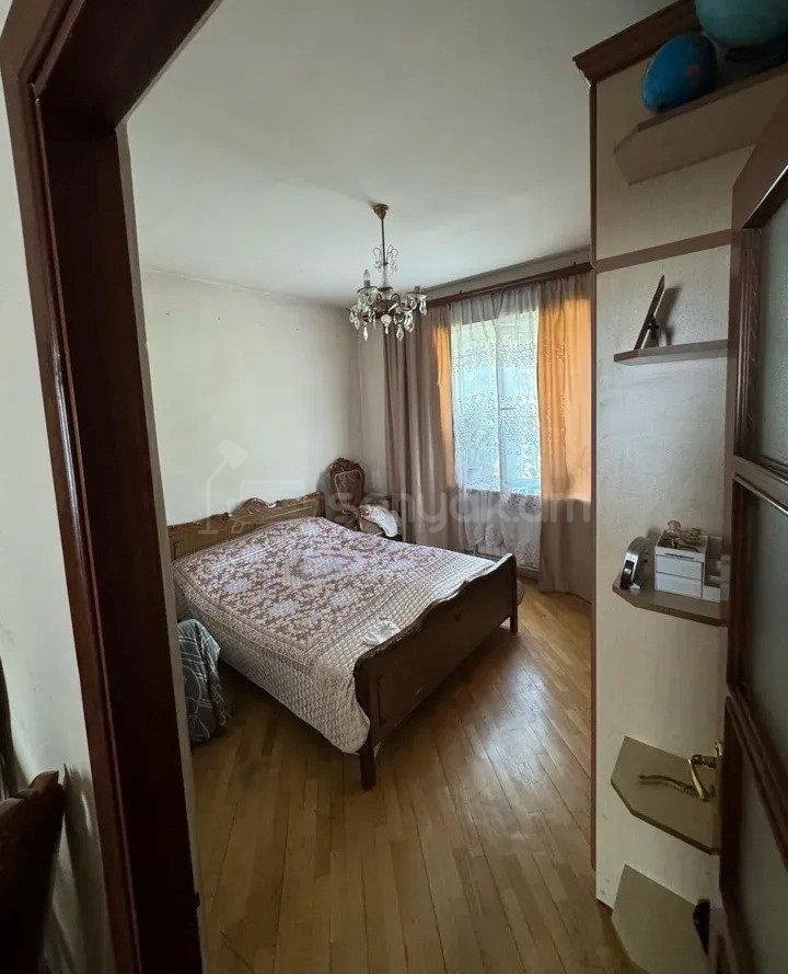 4 Սենյականոց Բնակարան Քարե Շենքում, 76քմ, 2/5 հարկ, Կապիտալ Վերանորոգված