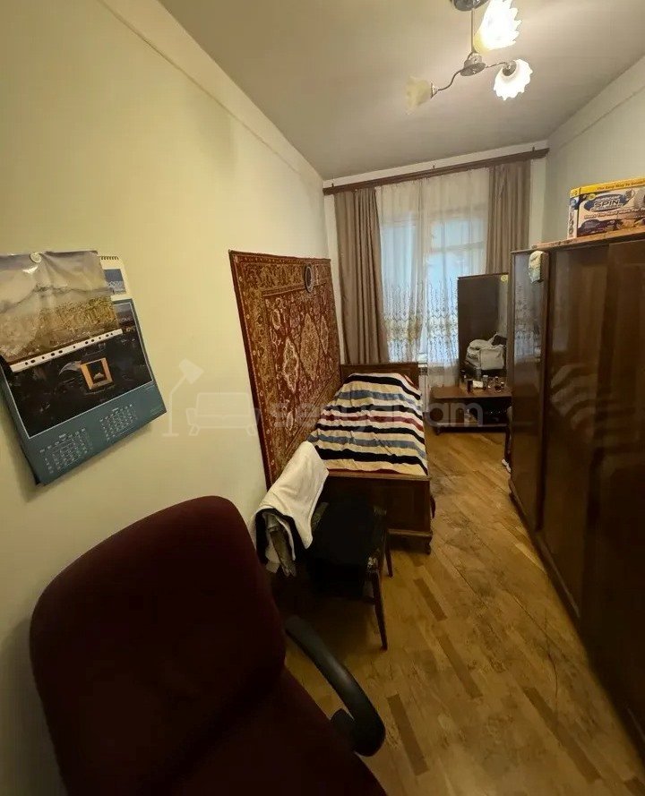 4 Սենյականոց Բնակարան Քարե Շենքում, 76քմ, 2/5 հարկ, Կապիտալ Վերանորոգված