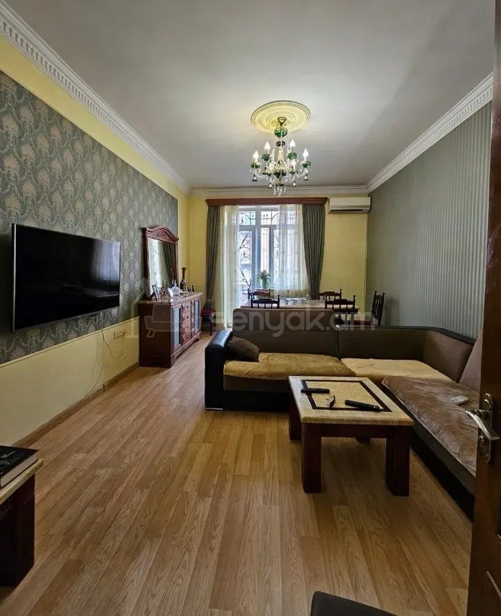 4 Սենյականոց Բնակարան Քարե Շենքում, 90քմ, 2/5 հարկ, Կապիտալ Վերանորոգված