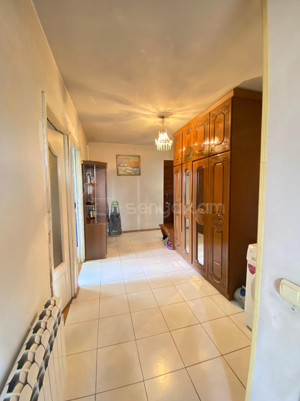 3 Սենյականոց Բնակարան Քարե Շենքում, 74քմ, 4/4 հարկ, Նորմալ Վիճակում