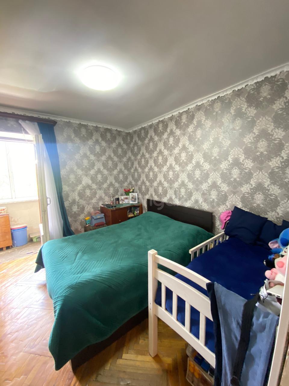 3 Սենյականոց Բնակարան Քարե Շենքում, 74քմ, 4/4 հարկ, Նորմալ Վիճակում