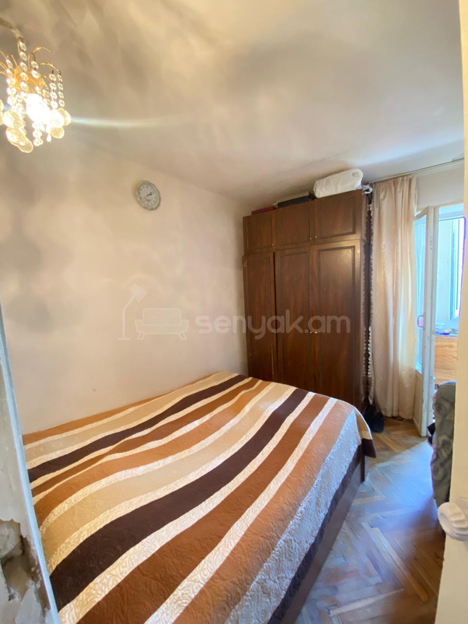 3 Սենյականոց Բնակարան Քարե Շենքում, 74քմ, 4/4 հարկ, Նորմալ Վիճակում