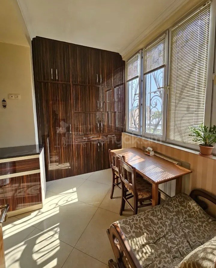 4 Սենյականոց Բնակարան Քարե Շենքում, 90քմ, 2/5 հարկ, Կապիտալ Վերանորոգված