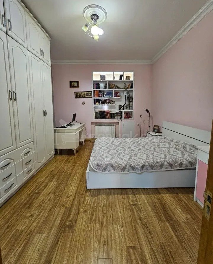 4 Սենյականոց Բնակարան Քարե Շենքում, 90քմ, 2/5 հարկ, Կապիտալ Վերանորոգված