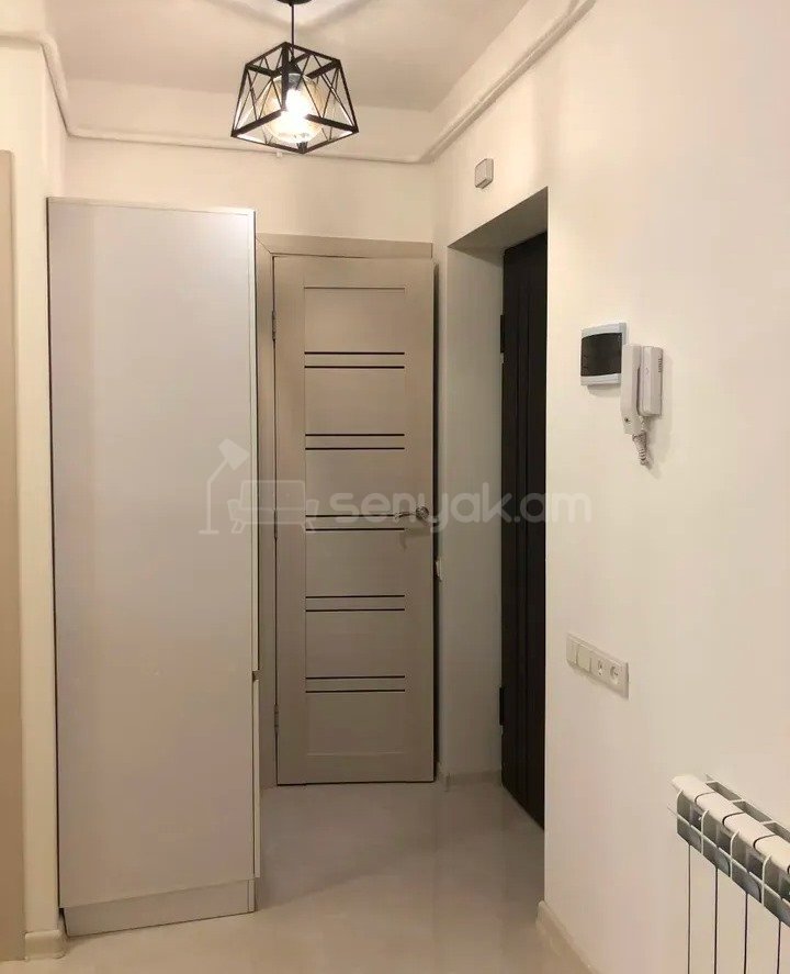 2 Սենյականոց Բնակարան Քարե Շենքում, 45քմ, 3/5 հարկ, Կապիտալ Վերանորոգված