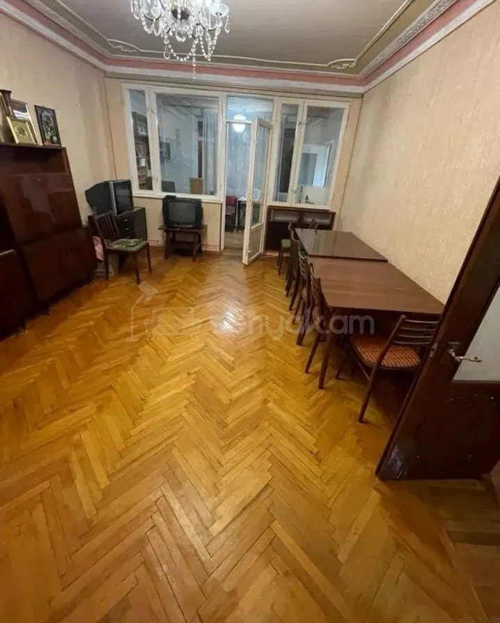 3 Սենյականոց Բնակարան Քարե Շենքում, 92քմ, 3/6 հարկ, Նորմալ Վիճակում