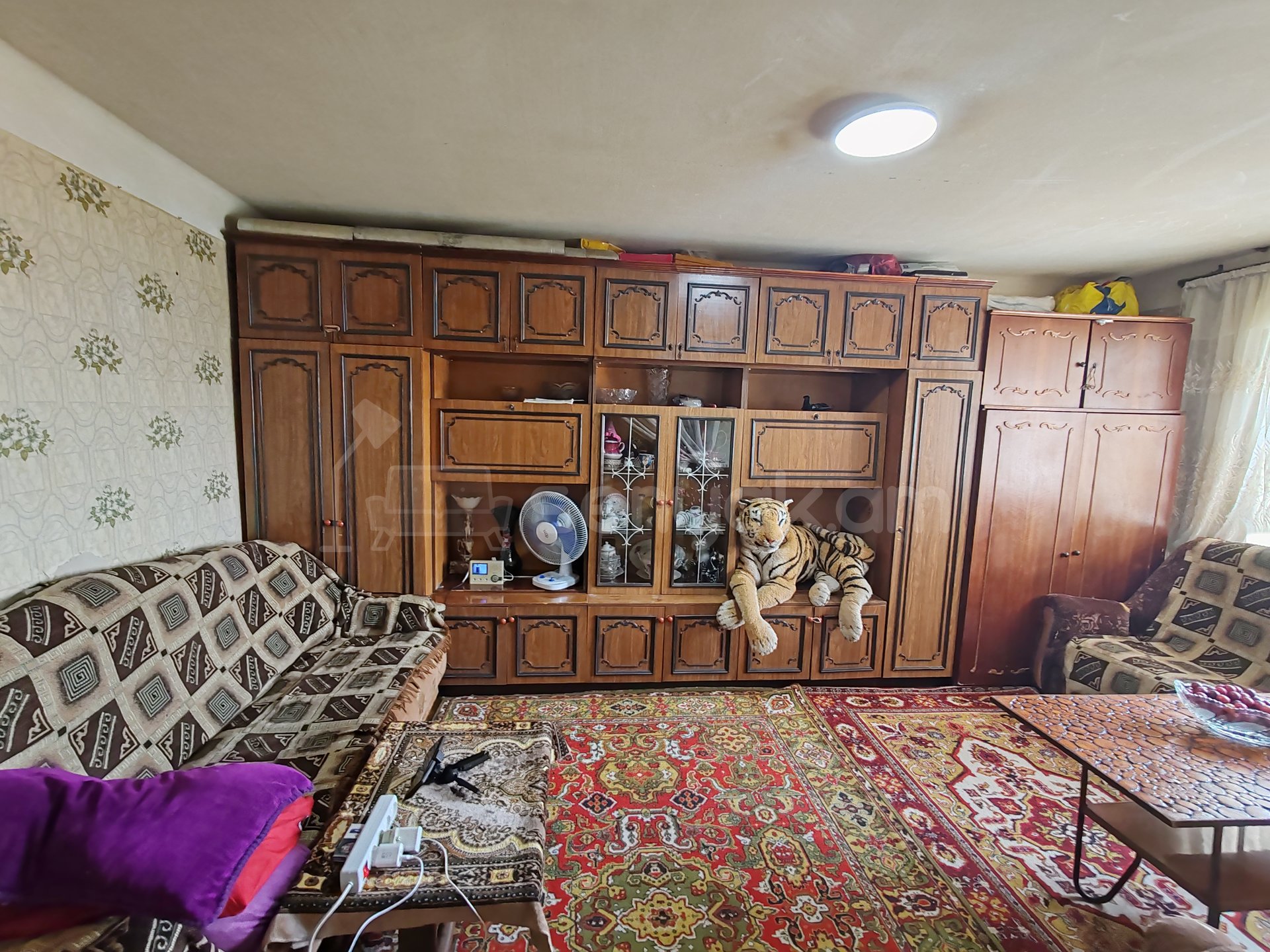 2 Սենյականոց Բնակարան Քարե Շենքում, 40քմ, 3/4 հարկ, Նորմալ Վիճակում, Կահավորված