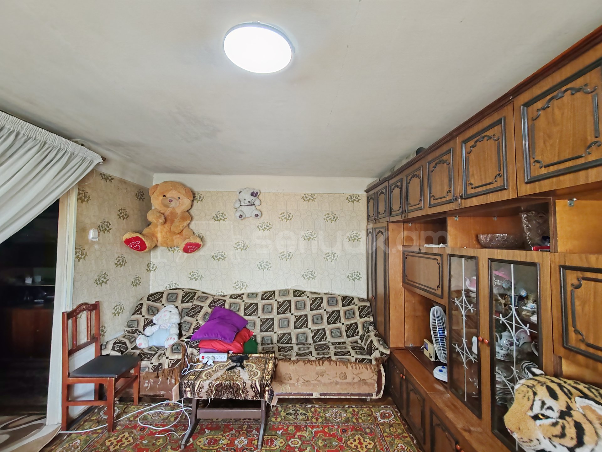 2 Սենյականոց Բնակարան Քարե Շենքում, 40քմ, 3/4 հարկ, Նորմալ Վիճակում, Կահավորված