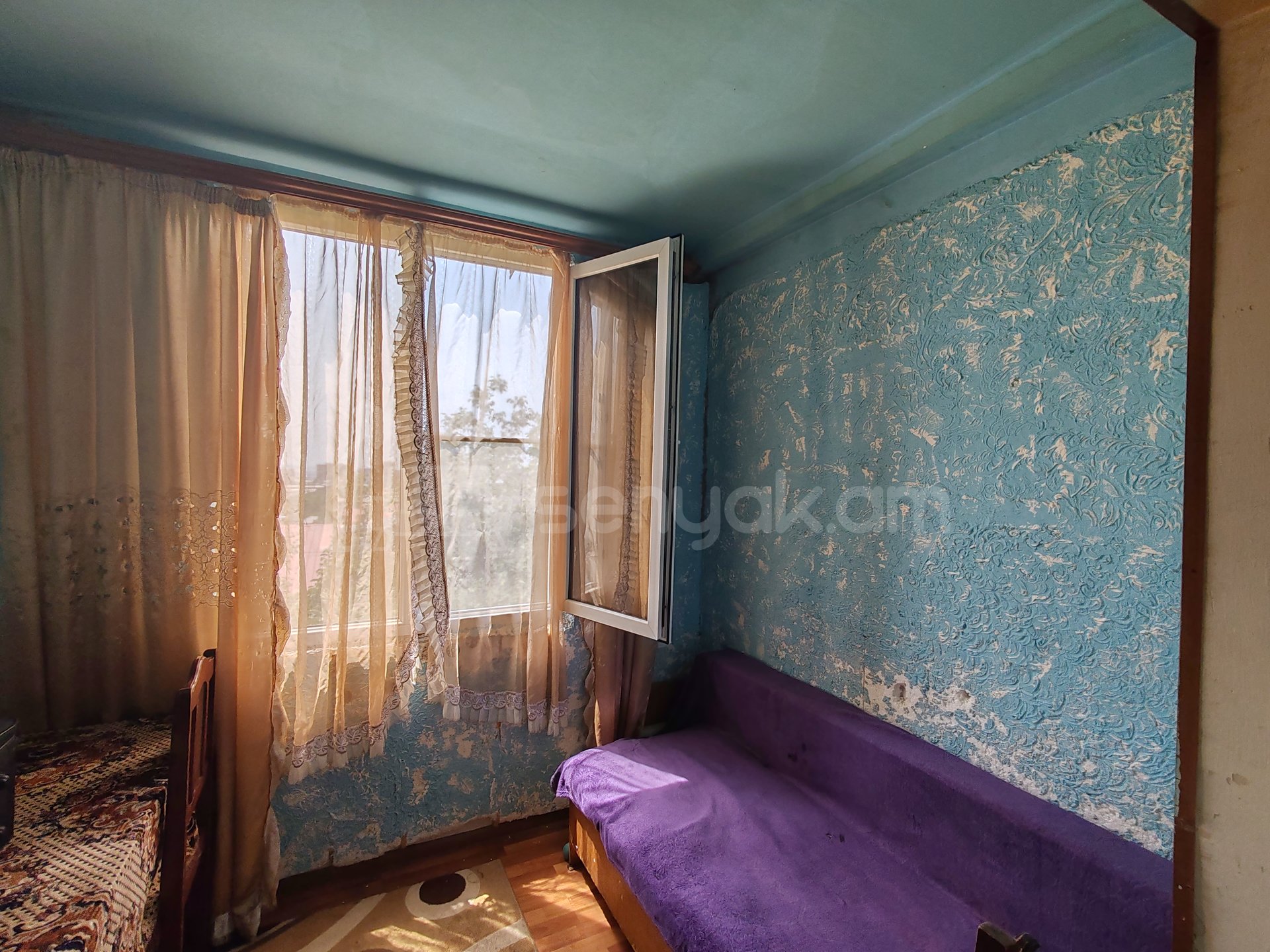 2 Սենյականոց Բնակարան Քարե Շենքում, 40քմ, 3/4 հարկ, Նորմալ Վիճակում, Կահավորված