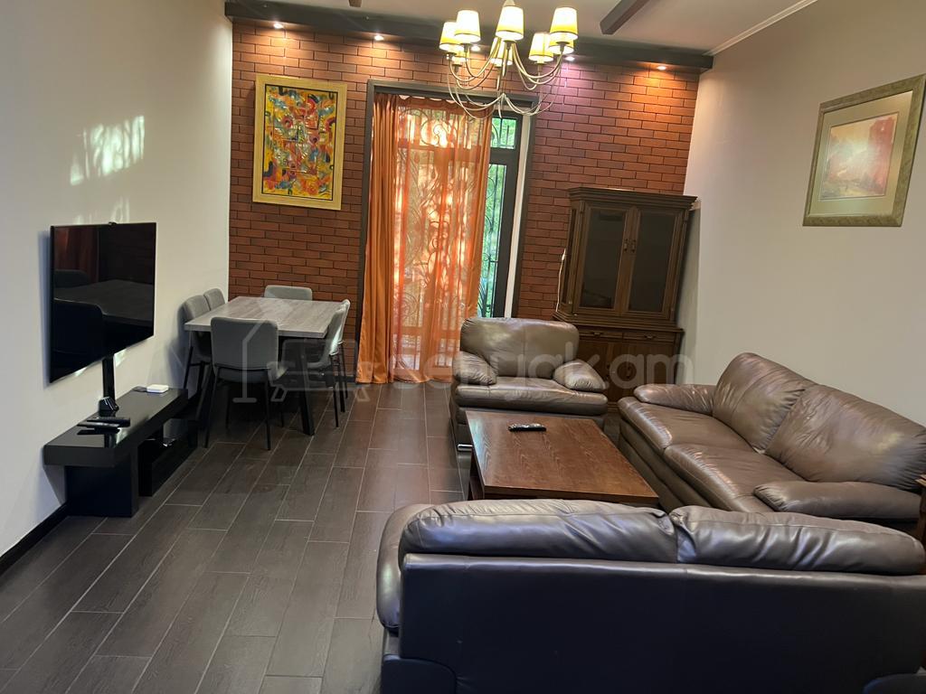 3 Սենյականոց Բնակարան Քարե Շենքում, 102քմ, 2/4 հարկ, Կապիտալ Վերանորոգված, Կահավորված, Արևկող