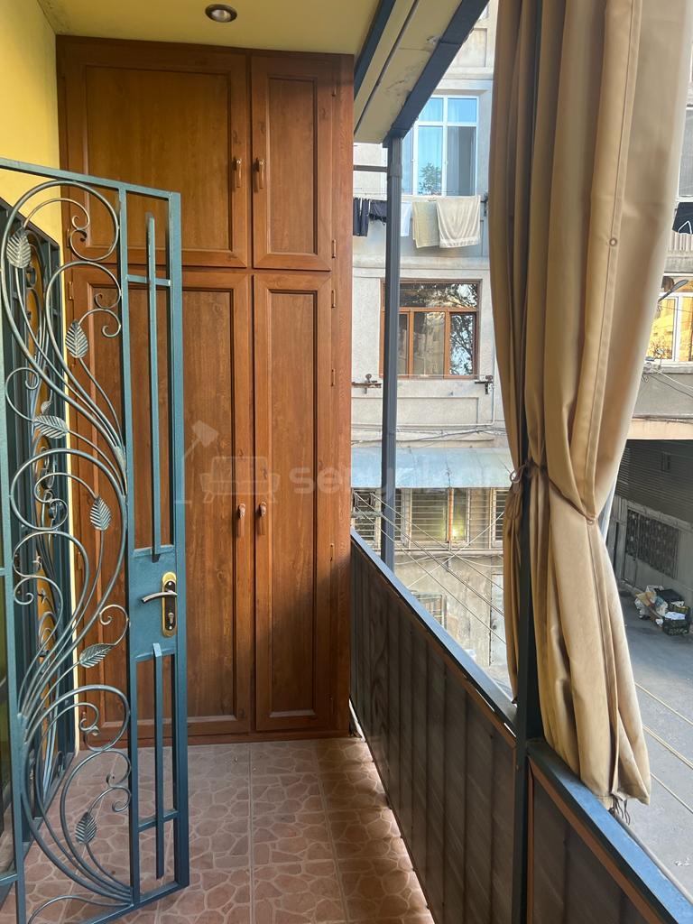 3 Սենյականոց Բնակարան Քարե Շենքում, 102քմ, 2/4 հարկ, Կապիտալ Վերանորոգված, Կահավորված, Արևկող