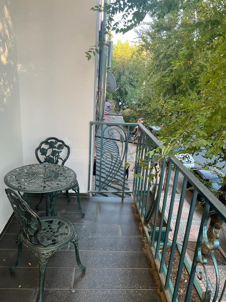3 Սենյականոց Բնակարան Քարե Շենքում, 102քմ, 2/4 հարկ, Կապիտալ Վերանորոգված, Կահավորված, Արևկող