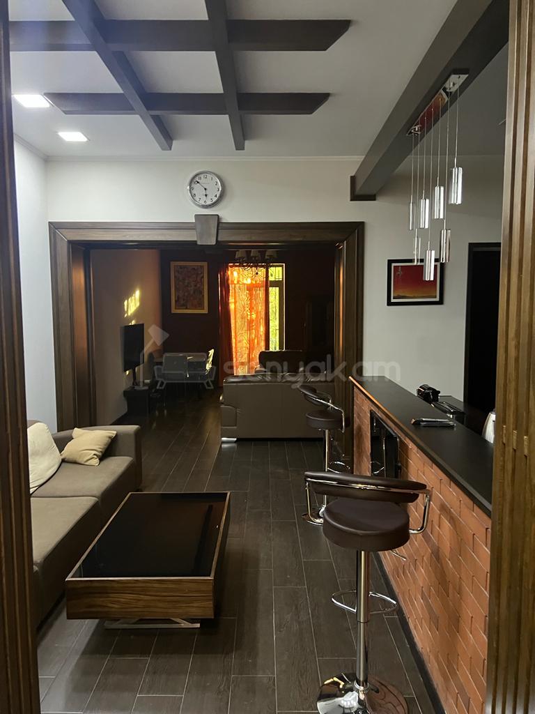 3 Սենյականոց Բնակարան Քարե Շենքում, 102քմ, 2/4 հարկ, Կապիտալ Վերանորոգված, Կահավորված, Արևկող