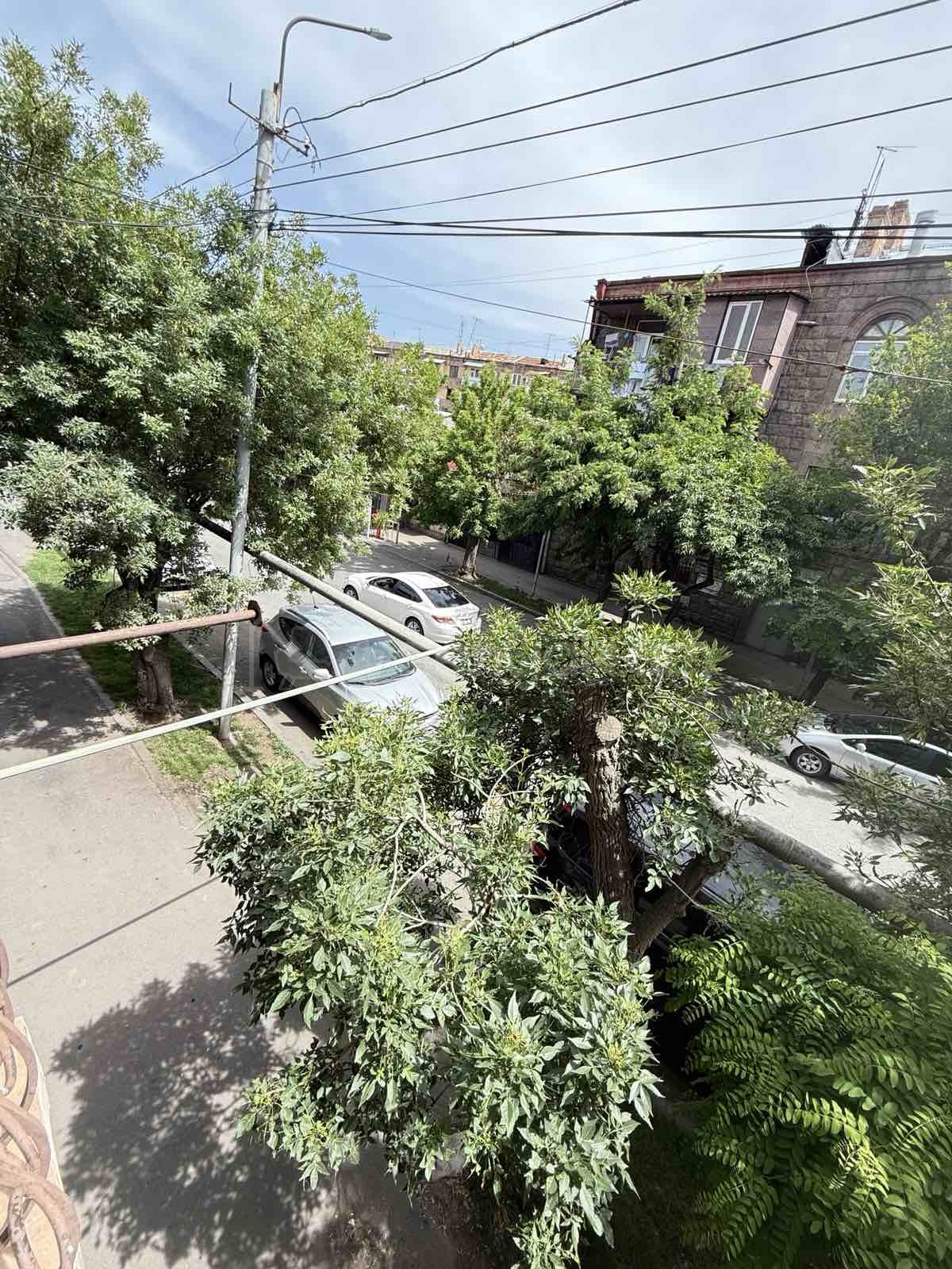 2 Սենյականոց Բնակարան Քարե Շենքում, 53քմ, 2/5 հարկ, Պետական Վիճակում