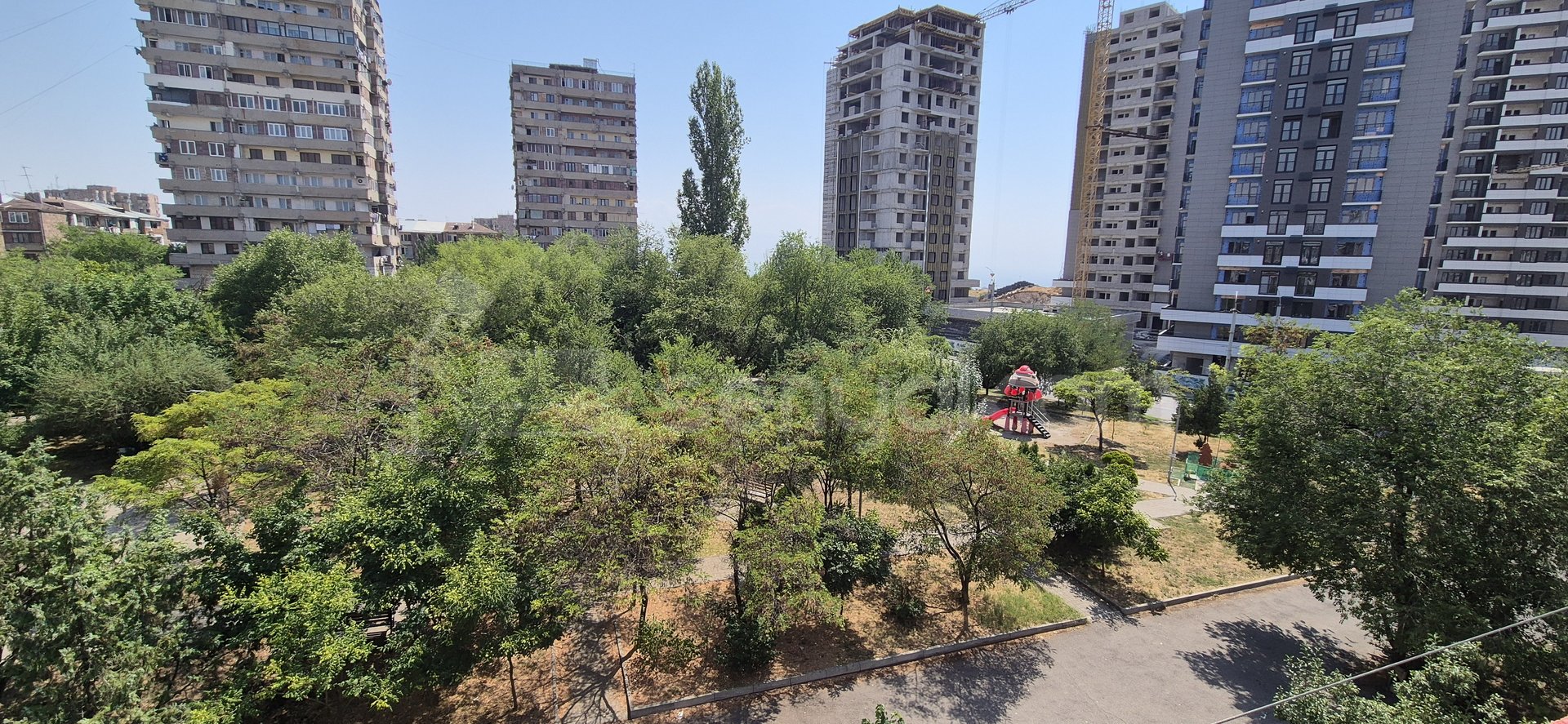 4 Սենյականոց Բնակարան Քարե Շենքում, 100քմ, 4/5 հարկ, Կոսմետիկ Վերանորոգված