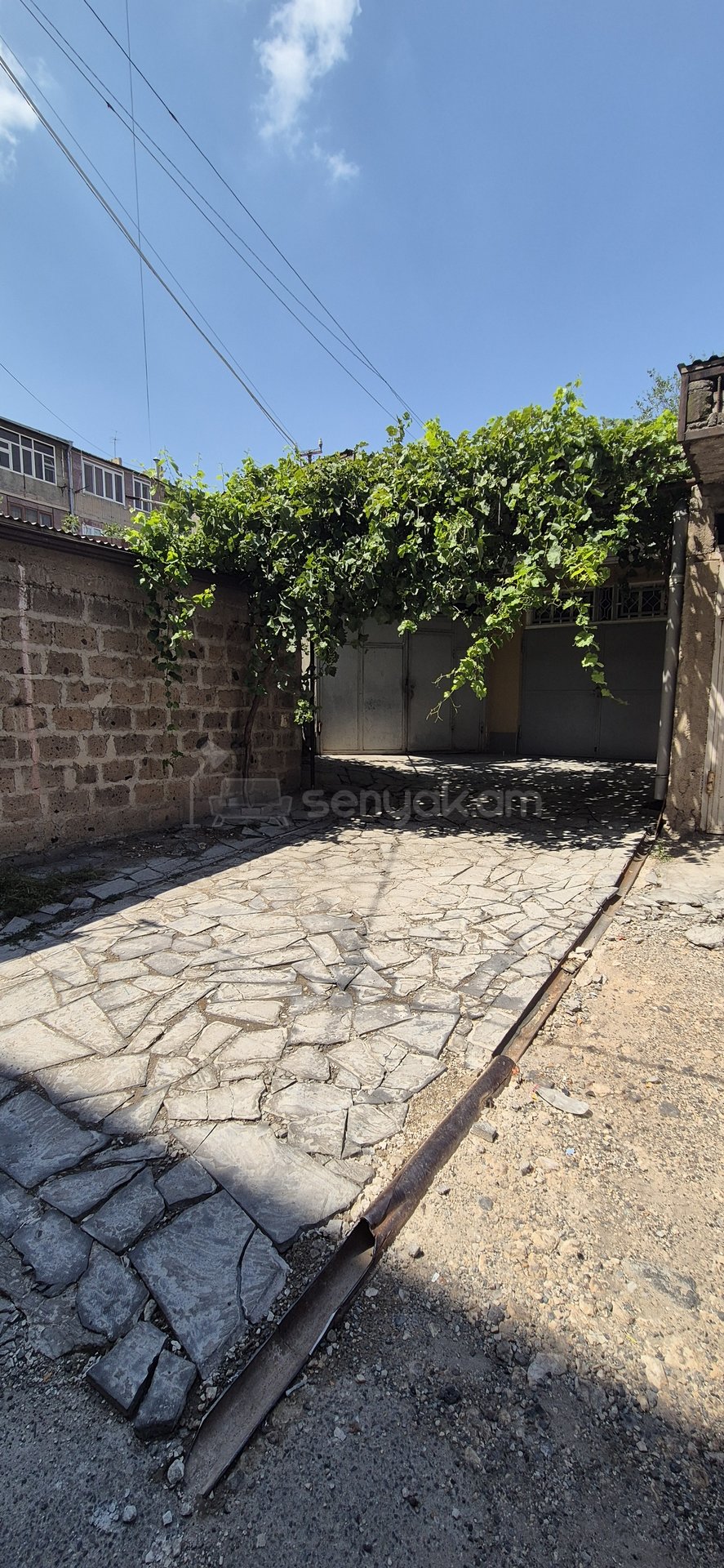 4 Սենյականոց Բնակարան Քարե Շենքում, 100քմ, 4/5 հարկ, Կոսմետիկ Վերանորոգված