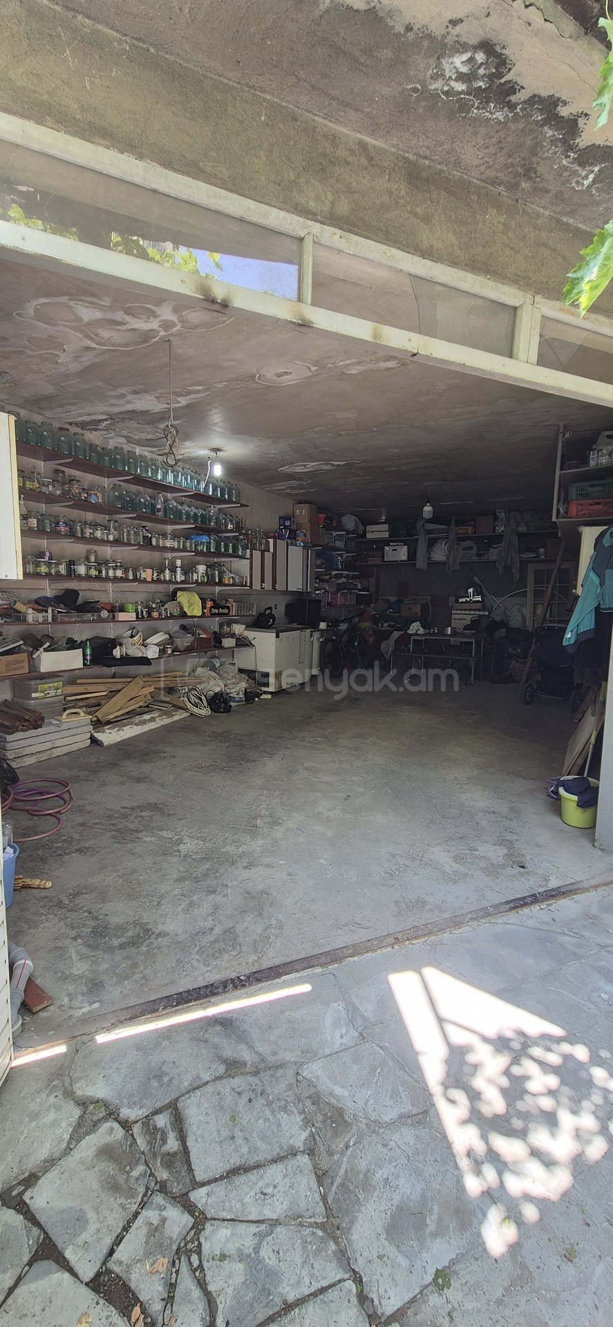 4 Սենյականոց Բնակարան Քարե Շենքում, 100քմ, 4/5 հարկ, Կոսմետիկ Վերանորոգված