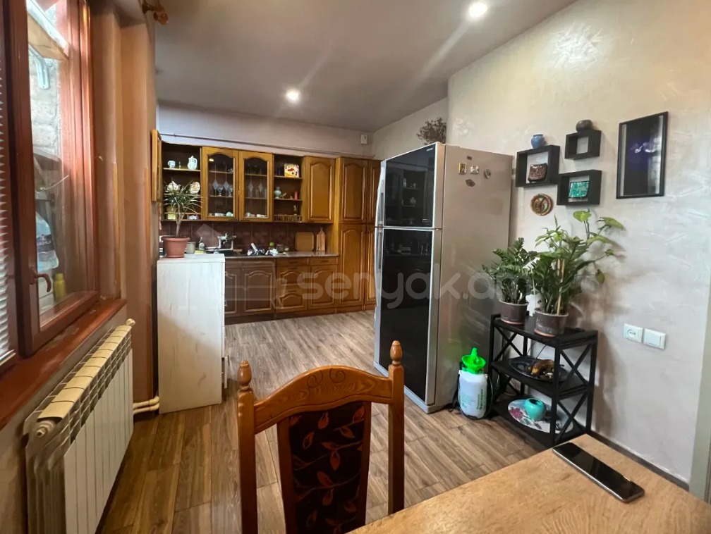 3 Սենյականոց Բնակարան Քարե Շենքում, 82քմ, 5/6 հարկ, Կապիտալ Վերանորոգված
