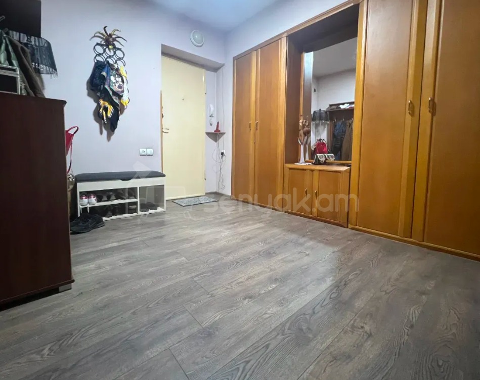 3 Սենյականոց Բնակարան Քարե Շենքում, 82քմ, 5/6 հարկ, Կապիտալ Վերանորոգված