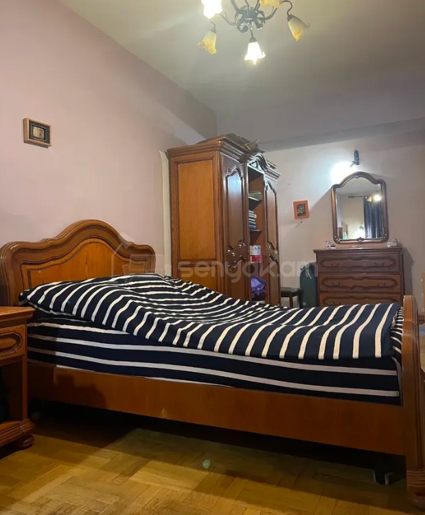3 Սենյականոց Բնակարան Քարե Շենքում, 82քմ, 5/6 հարկ, Կապիտալ Վերանորոգված