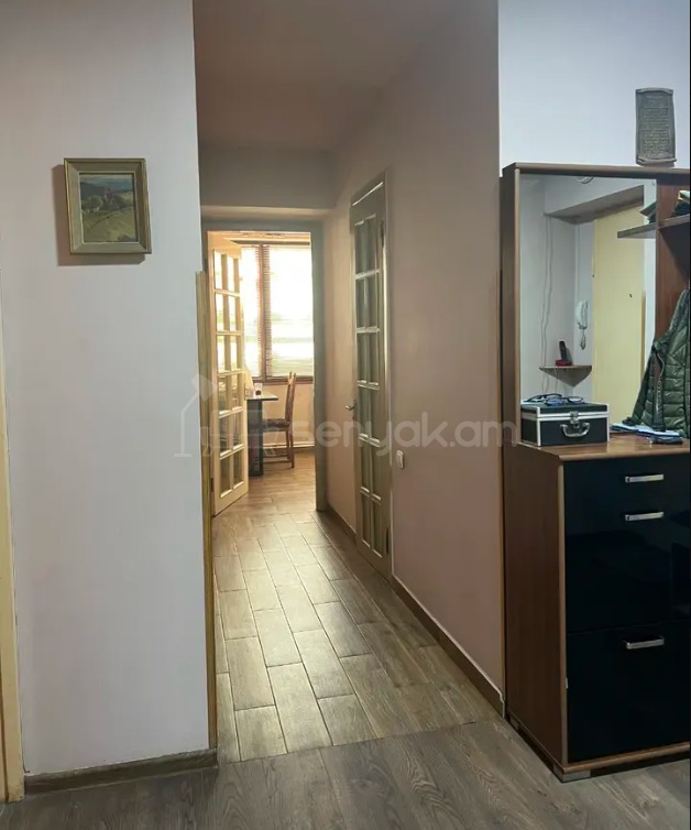 3 Սենյականոց Բնակարան Քարե Շենքում, 82քմ, 5/6 հարկ, Կապիտալ Վերանորոգված