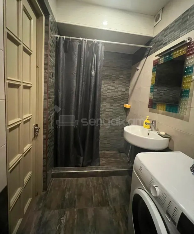 3 Սենյականոց Բնակարան Քարե Շենքում, 82քմ, 5/6 հարկ, Կապիտալ Վերանորոգված