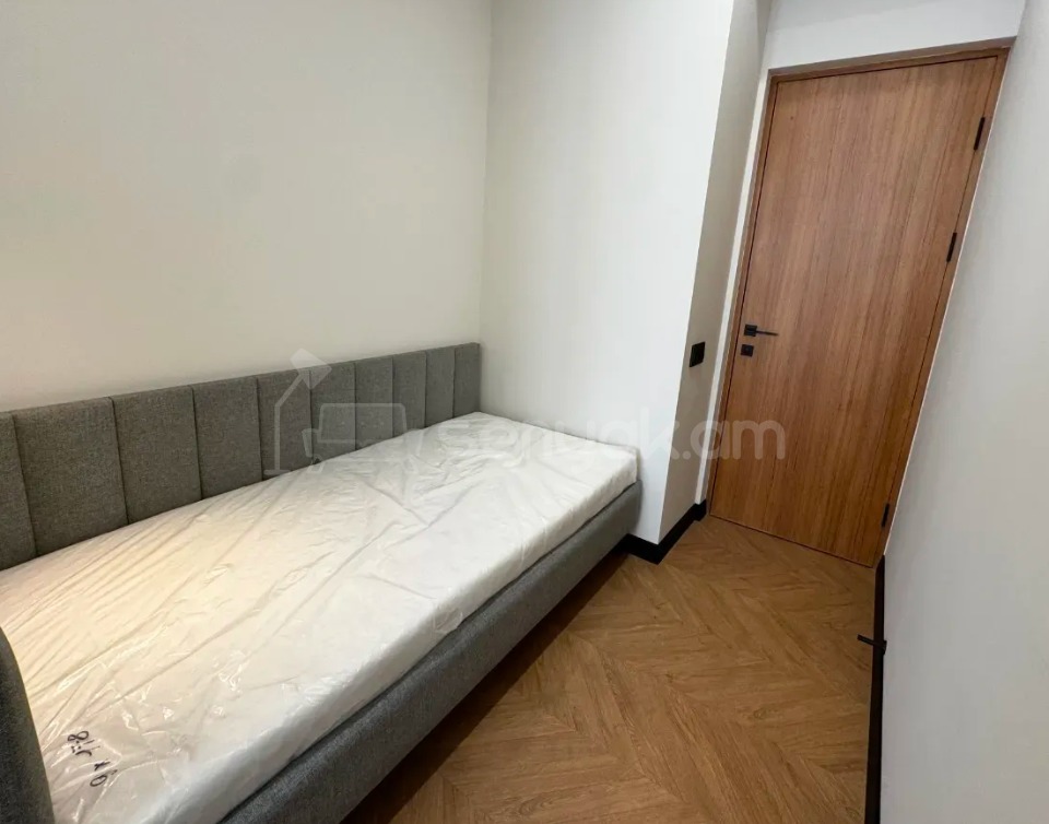 4 Սենյականոց Բնակարան Քարե Շենքում, 80քմ, 4/5 հարկ, Դիզայներական Վերանորոգված