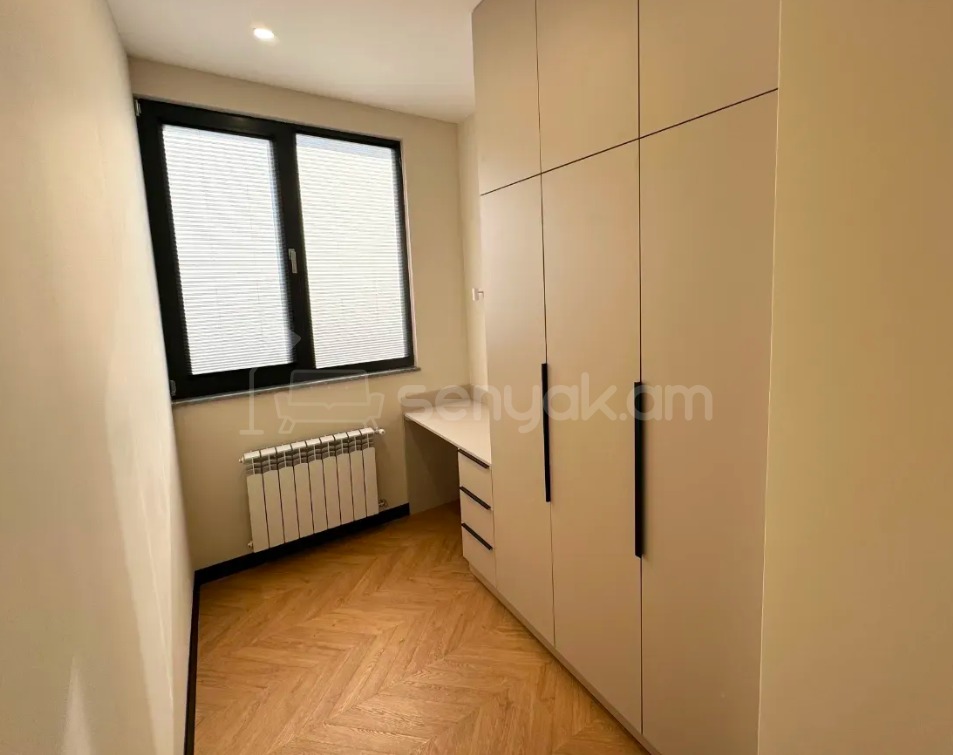 4 Սենյականոց Բնակարան Քարե Շենքում, 80քմ, 4/5 հարկ, Դիզայներական Վերանորոգված