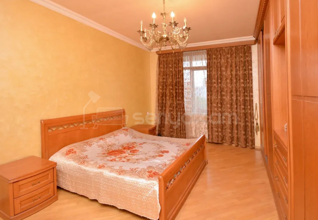 5 Սենյականոց Բնակարան Քարե Շենքում, 200քմ, 3/4 հարկ, Դիզայներական Վերանորոգված