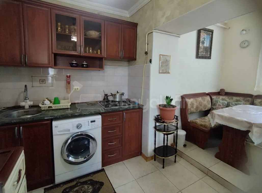 3 Սենյականոց Բնակարան Քարե Շենքում, 71քմ, 4/5 հարկ, Կոսմետիկ Վերանորոգված