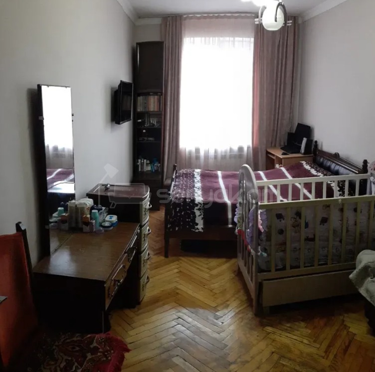 3 Սենյականոց Բնակարան Քարե Շենքում, 70քմ, 5/5 հարկ, Կապիտալ Վերանորոգված