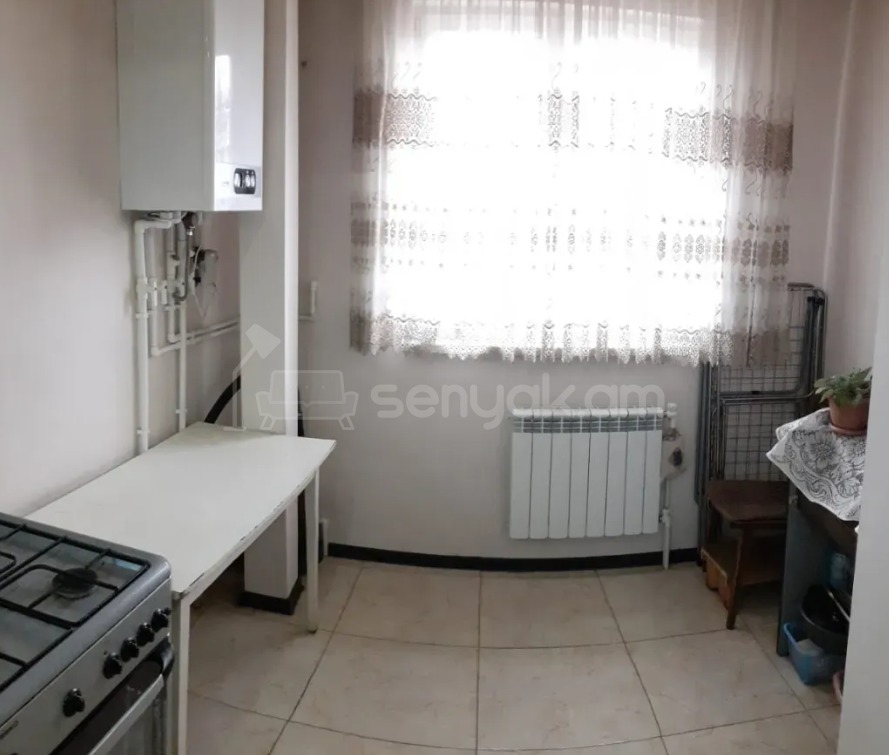 3 Սենյականոց Բնակարան Քարե Շենքում, 70քմ, 5/5 հարկ, Կապիտալ Վերանորոգված