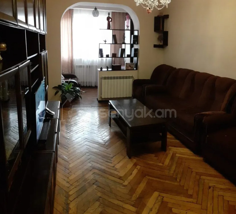 3 Սենյականոց Բնակարան Քարե Շենքում, 70քմ, 5/5 հարկ, Կապիտալ Վերանորոգված
