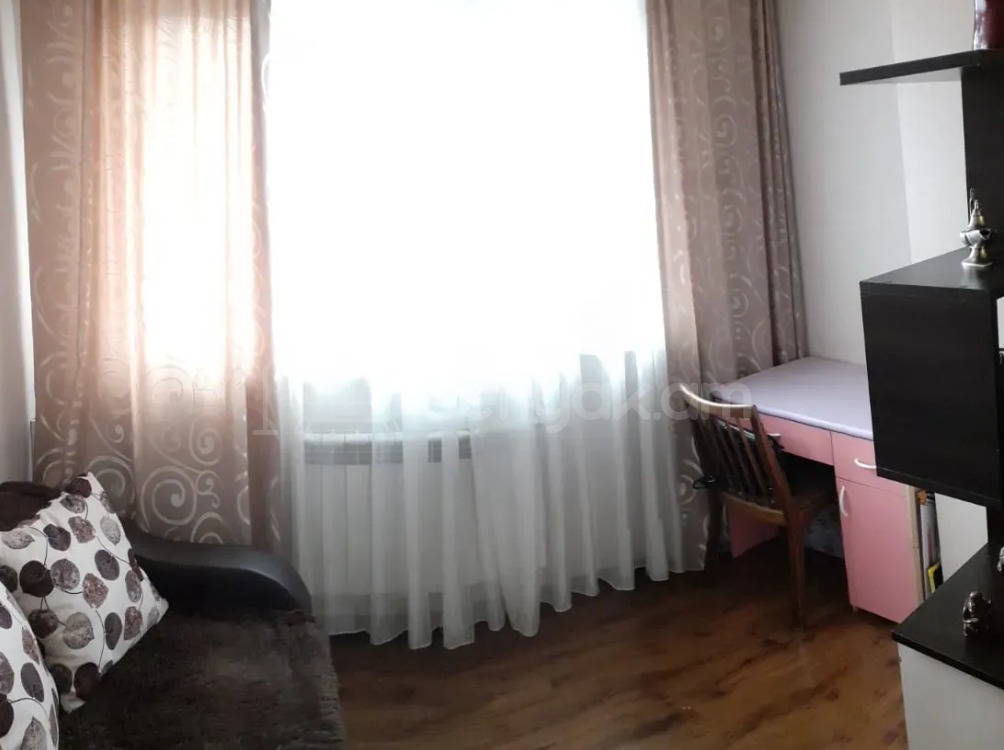 3 Սենյականոց Բնակարան Քարե Շենքում, 70քմ, 5/5 հարկ, Կապիտալ Վերանորոգված