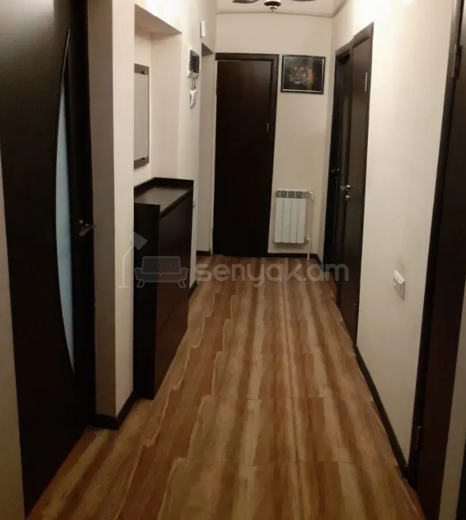 3 Սենյականոց Բնակարան Քարե Շենքում, 70քմ, 5/5 հարկ, Կապիտալ Վերանորոգված