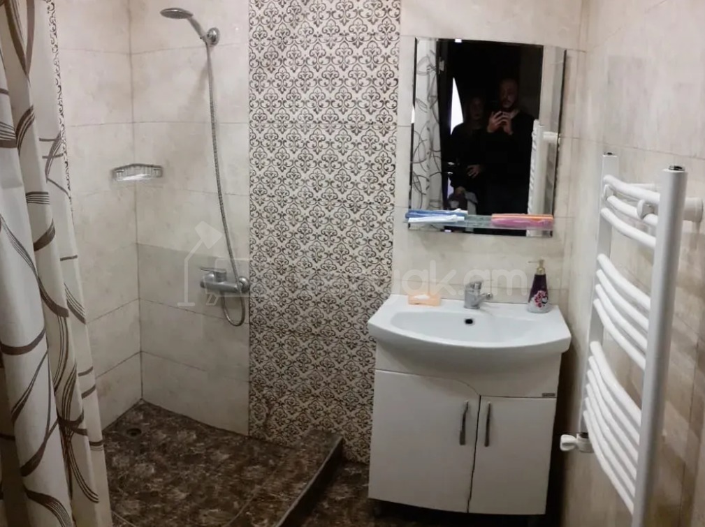 3 Սենյականոց Բնակարան Քարե Շենքում, 70քմ, 5/5 հարկ, Կապիտալ Վերանորոգված