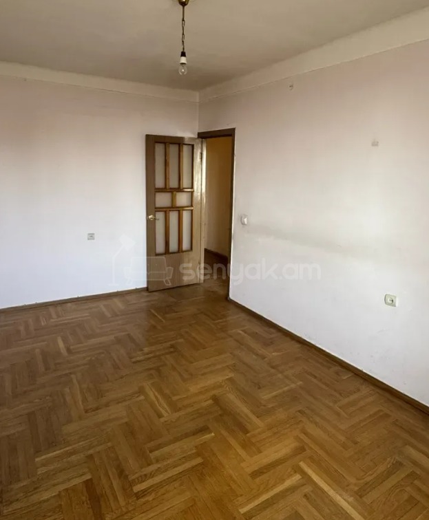 3 Սենյականոց Բնակարան Քարե Շենքում, 93քմ, 5/5 հարկ, Կոսմետիկ Վերանորոգված