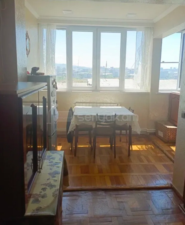 3 Սենյականոց Բնակարան Քարե Շենքում, 78քմ, 4/4 հարկ, Կոսմետիկ Վերանորոգված