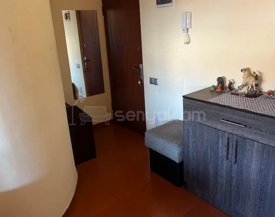 3 Սենյականոց Բնակարան Քարե Շենքում, 100քմ, 6/6 հարկ, Կապիտալ Վերանորոգված